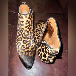 Leopard print cow hide feel size 9 bootie boot